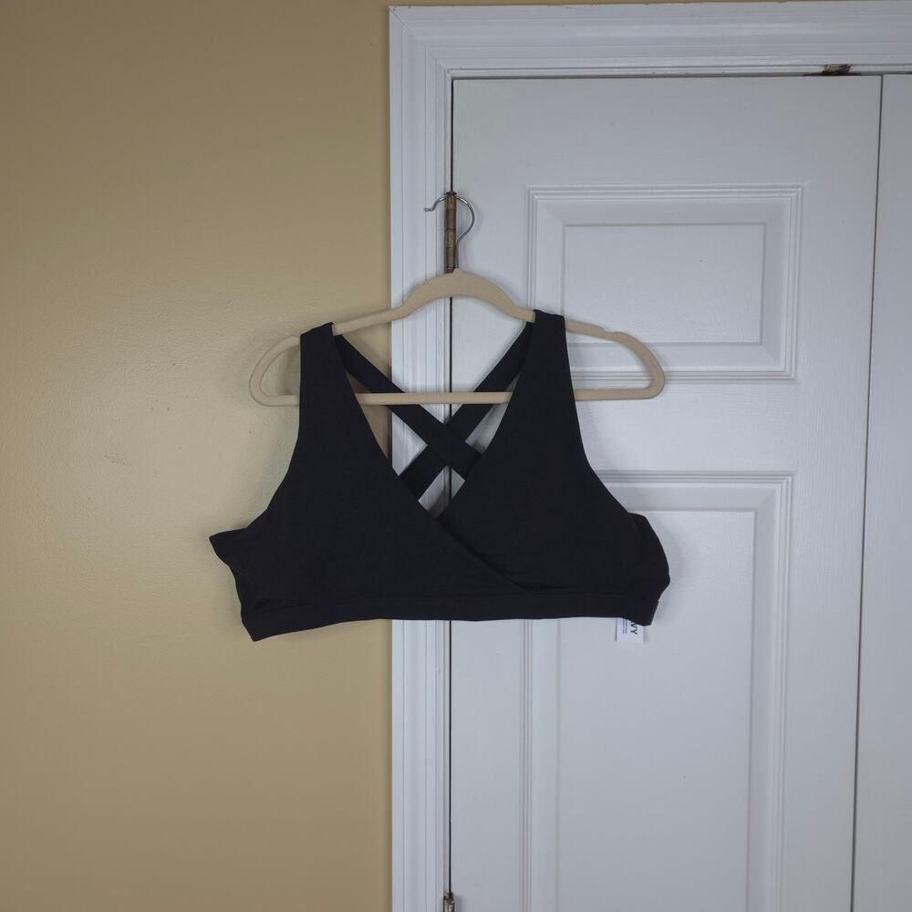 Old Navy Maternity PowerChill Cross-Front Nursing Sports Bra in Black XXL